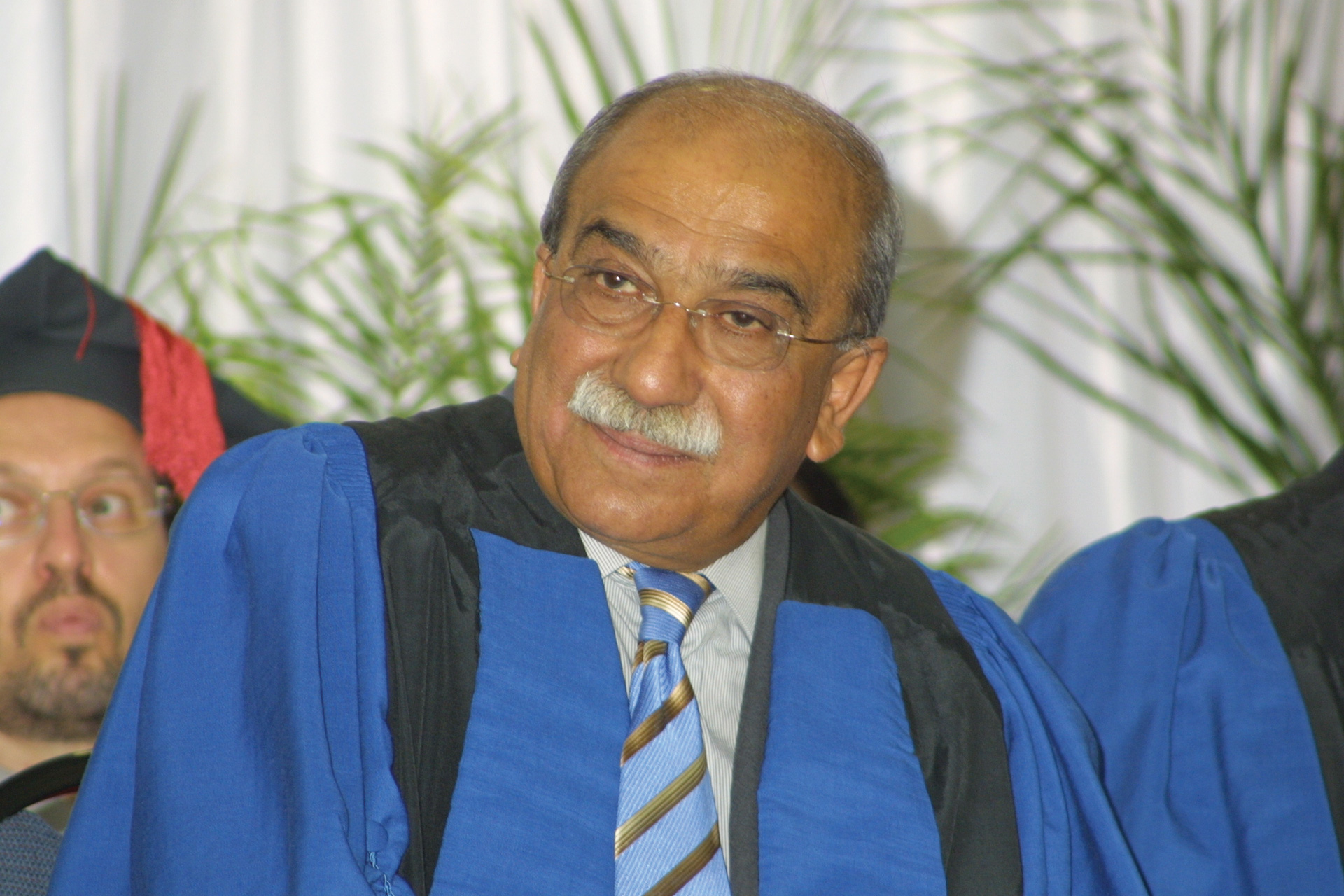 <p>Despite resistance from the Unisa Council, Minister of Education Kader Asmal merges Technikon SA and the distance education component of Vista University into Unisa. Unisa now embraces a college system, dispensing with its old faculties.</p>